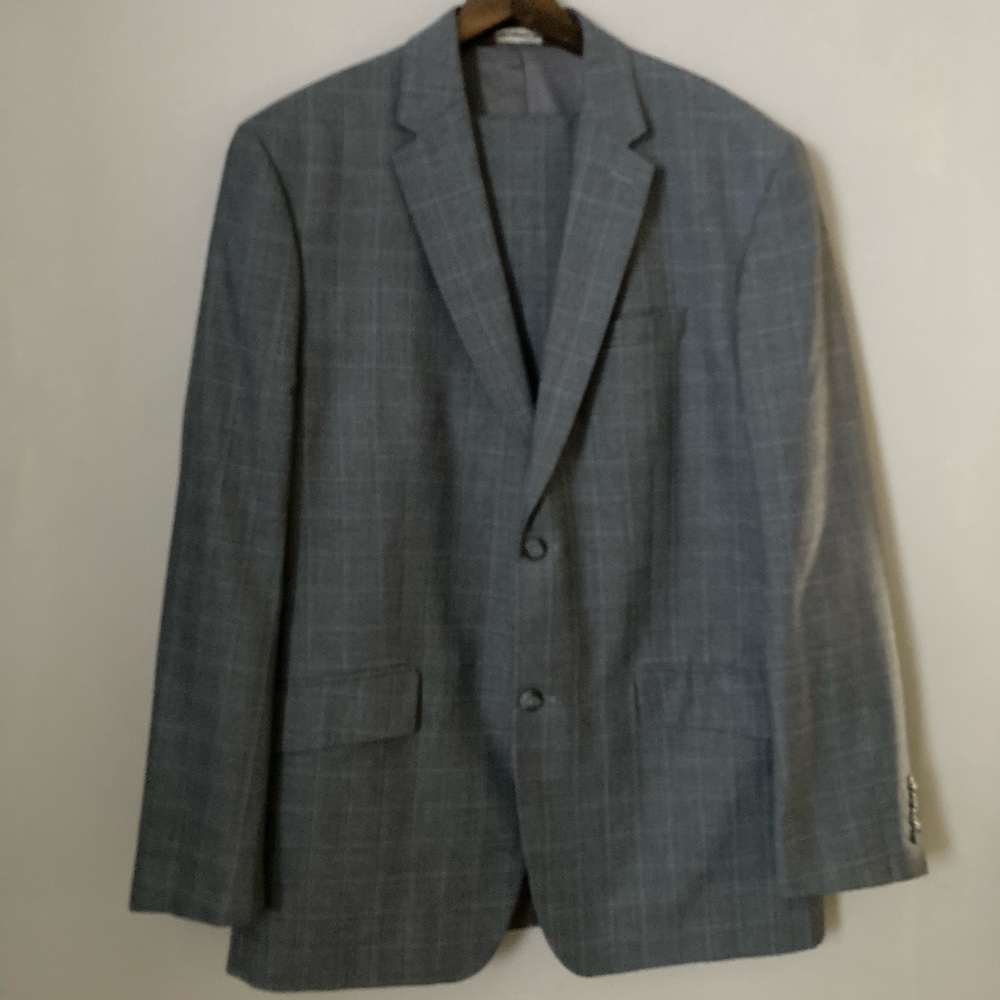 Perry Ellis Men’s Suit Jacket and Pants